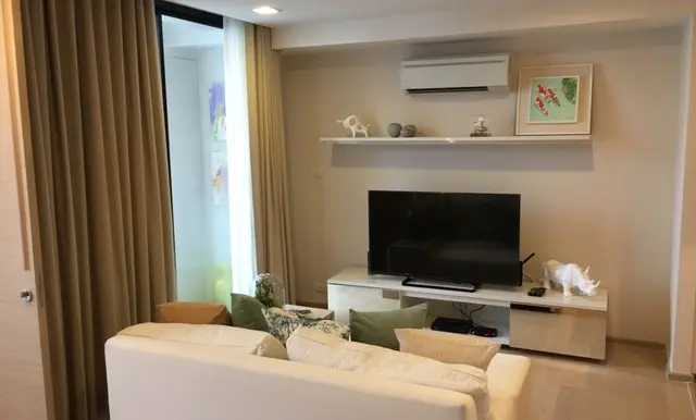 1 BR Apartment Living 2
