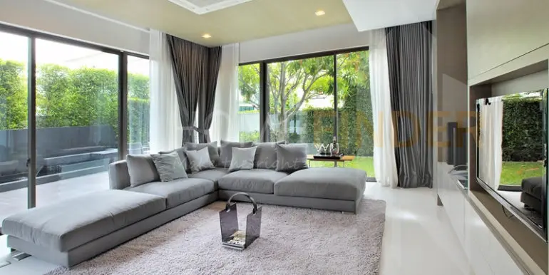 Laddawan Rattanathibet 4b 4b 450sqm 50mb (1)