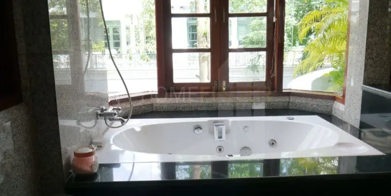 HouseEkkamaiPool600sqm-09
