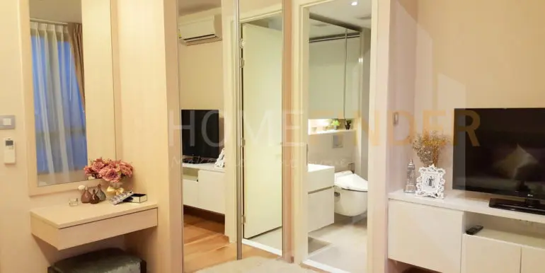 10-Master bathroom