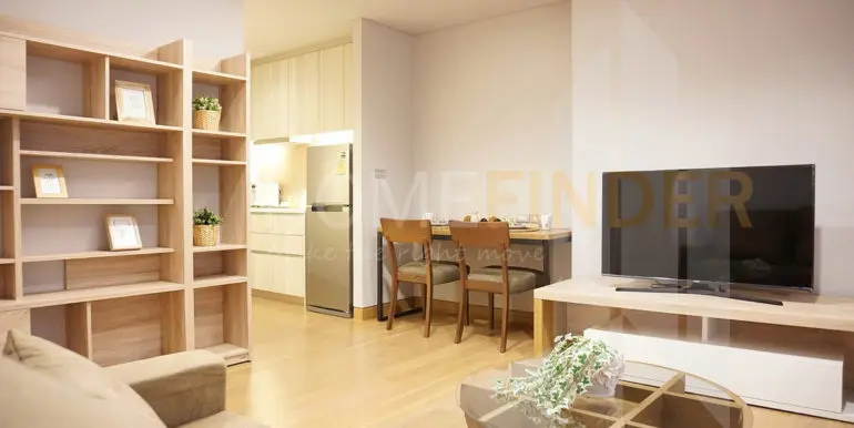 2.LIVING ROOM