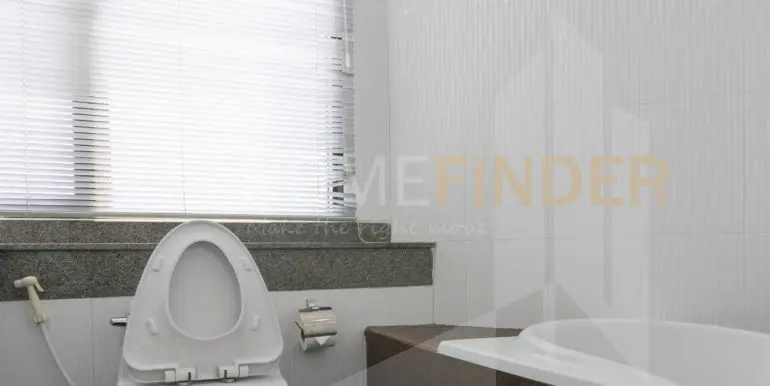 Bann Yen Arkard Condominium (3bed 245sq.m. 95k)-11