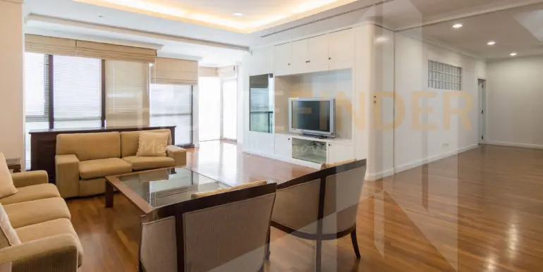 Bann Yen Arkard Condominium (3bed 245sq.m. 95k)