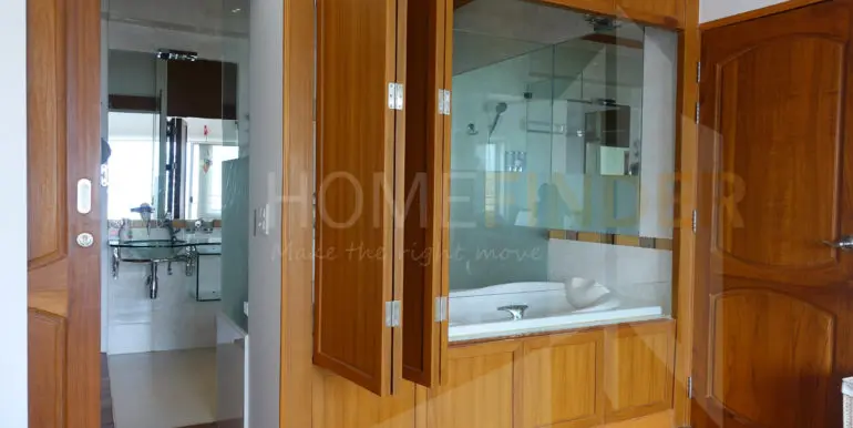 Masterbed Bathroom