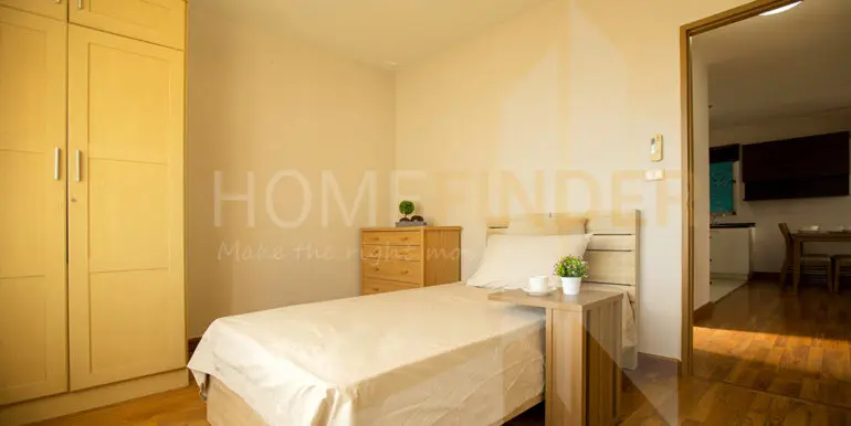8Bedroom2