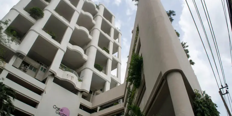 crystal-garden-condo-bangkok-5a03fc51a12eda4725004c18_full