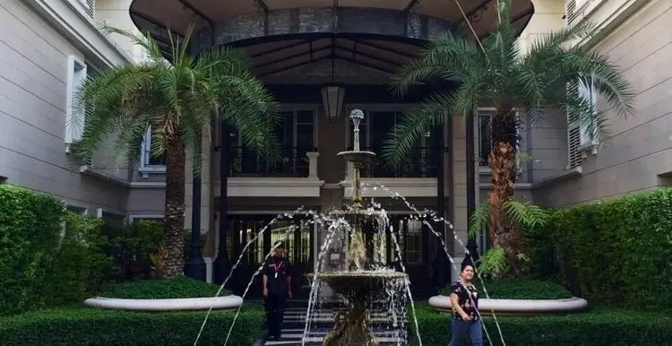 la-vie-en-rose-place-condo-bangkok-59a5415fa12eda08da0003cc_full