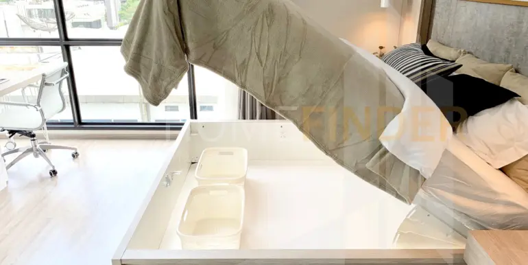 11_Master Bedroom_6