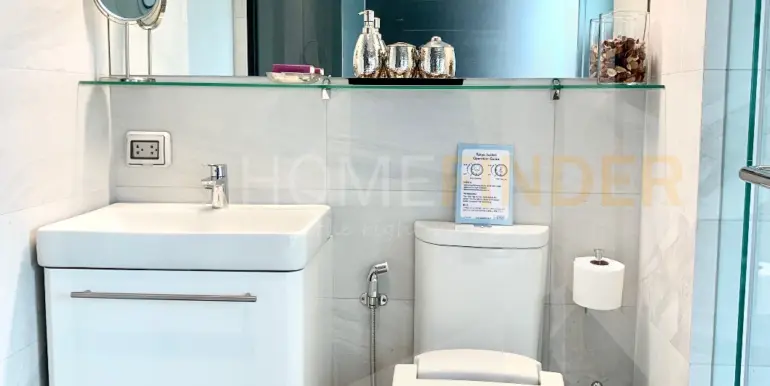 13_MB_Bathroom_2
