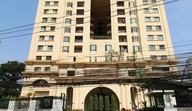 royal-castle-condo-bangkok-59e6ff75a12eda28890007a8_full