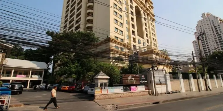 royal-castle-condo-bangkok-59e6ff77a12eda29400003ee_full