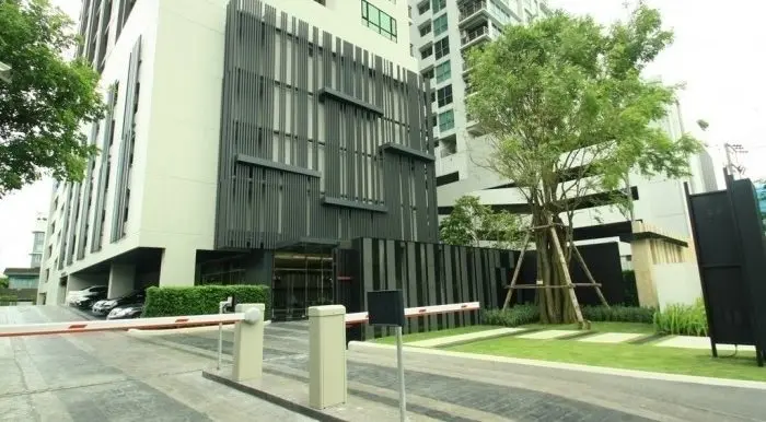 the-vertical-aree-condo-bangkok-59b62abba12eda52740001c9_full