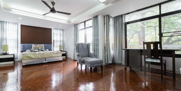 Neo Aree Sukhumvit 26 (3b 250sqm 65k)-18