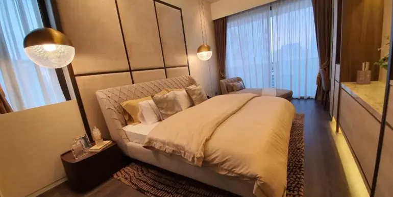 Tela Thonglor 201.5 Sqm. 2+1b 3b 72 Mb (11)