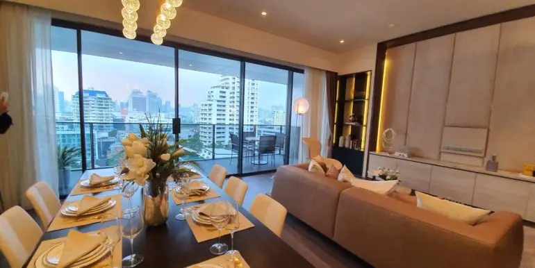 Tela Thonglor 201.5 Sqm. 2+1b 3b 72 Mb (4)