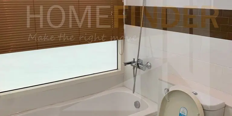 master room toilet 2