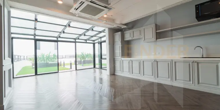 Sukhumvit Suite (2b 420sqm 200k)