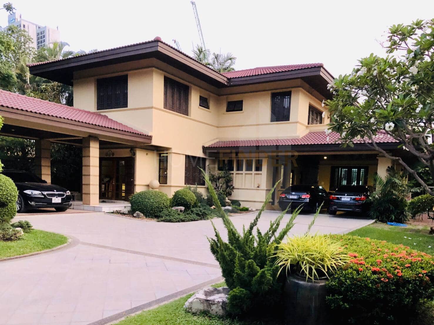Lakeside Villa 1 – Large house in Bang Na with swimming pool