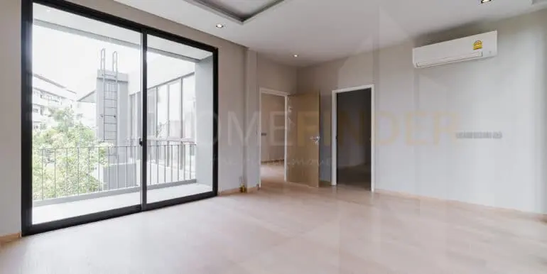 Arna Ekkamai 65 (57-69 sq.wa-)-49