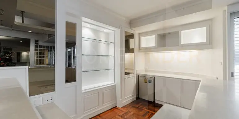 Centre Point Residence Phromphong Bangkok (4bed)-9