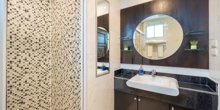 APSuitesSuk33-3BR200sqm-06