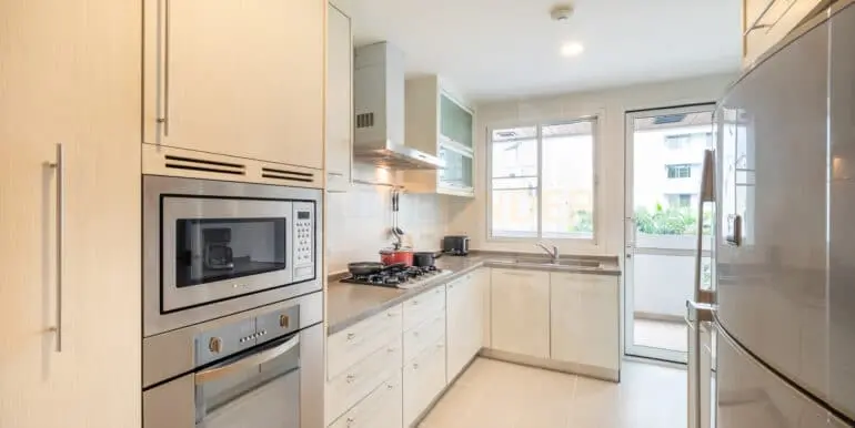 APSuitesSuk33-3BR200sqm-08