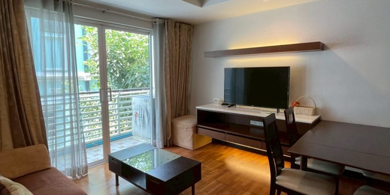 LINE_ALBUM_Avenue 61 B404_260427_8